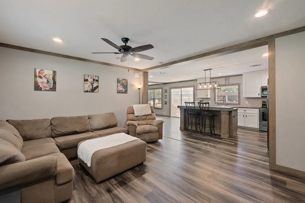 501 W 3rd Street Maypearl TX 76064