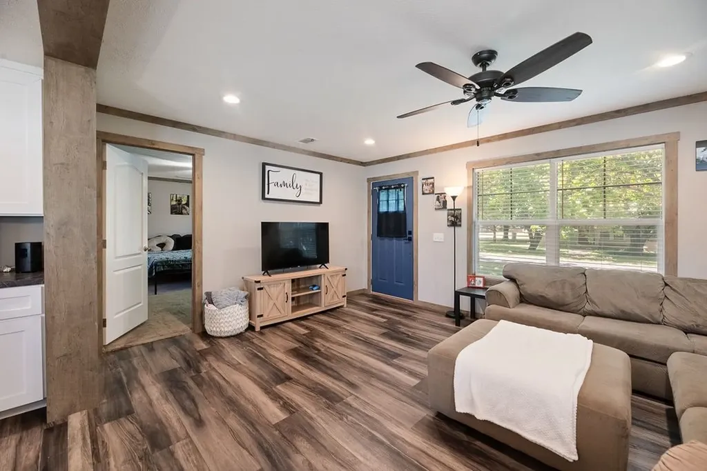 501 W 3rd Street Maypearl TX 76064