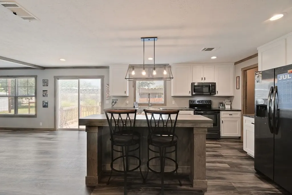 501 W 3rd Street Maypearl TX 76064