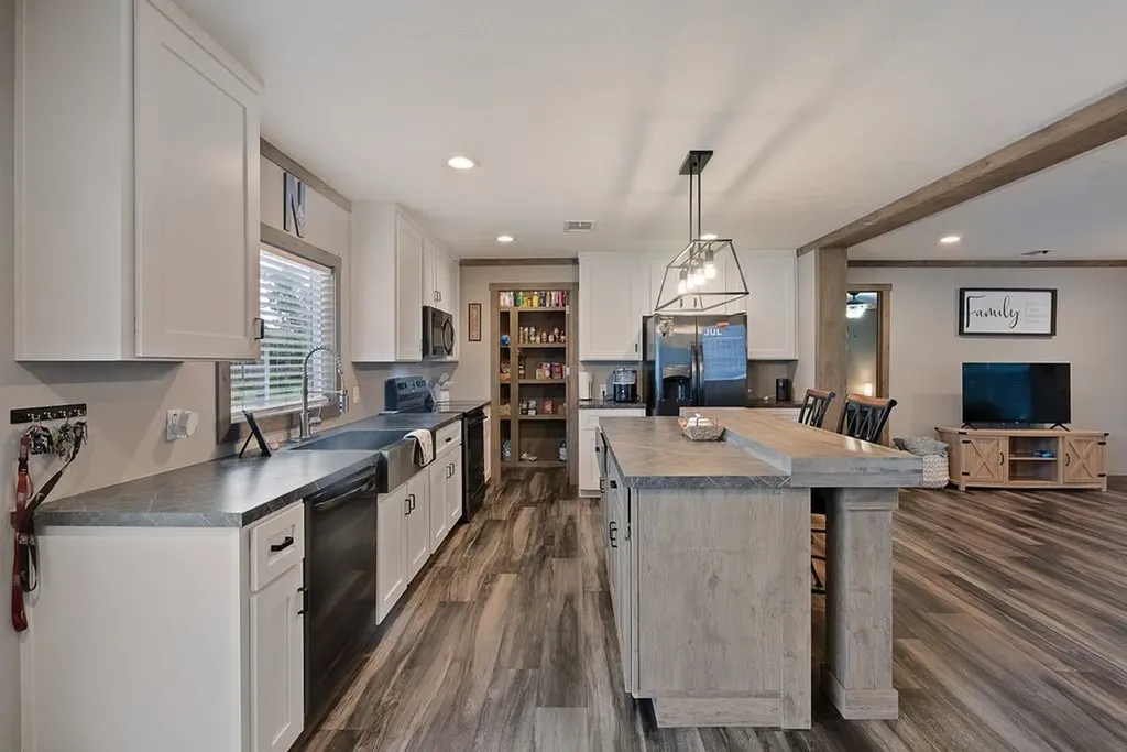 501 W 3rd Street Maypearl TX 76064