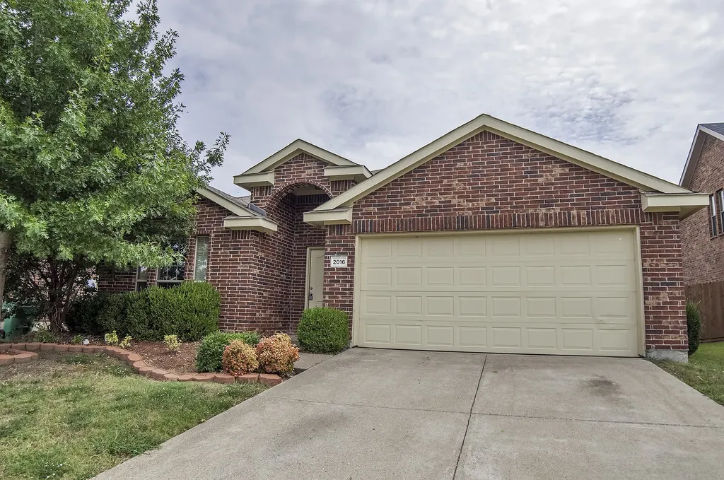 2016 Kings Forest Drive Heartland TX 75126