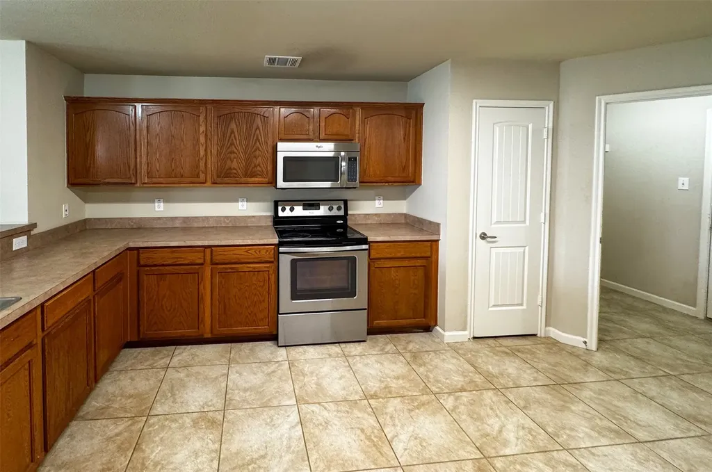 2016 Kings Forest Drive Heartland TX 75126