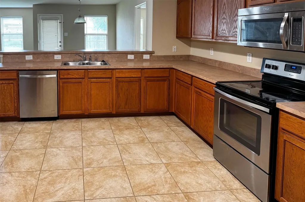 2016 Kings Forest Drive Heartland TX 75126
