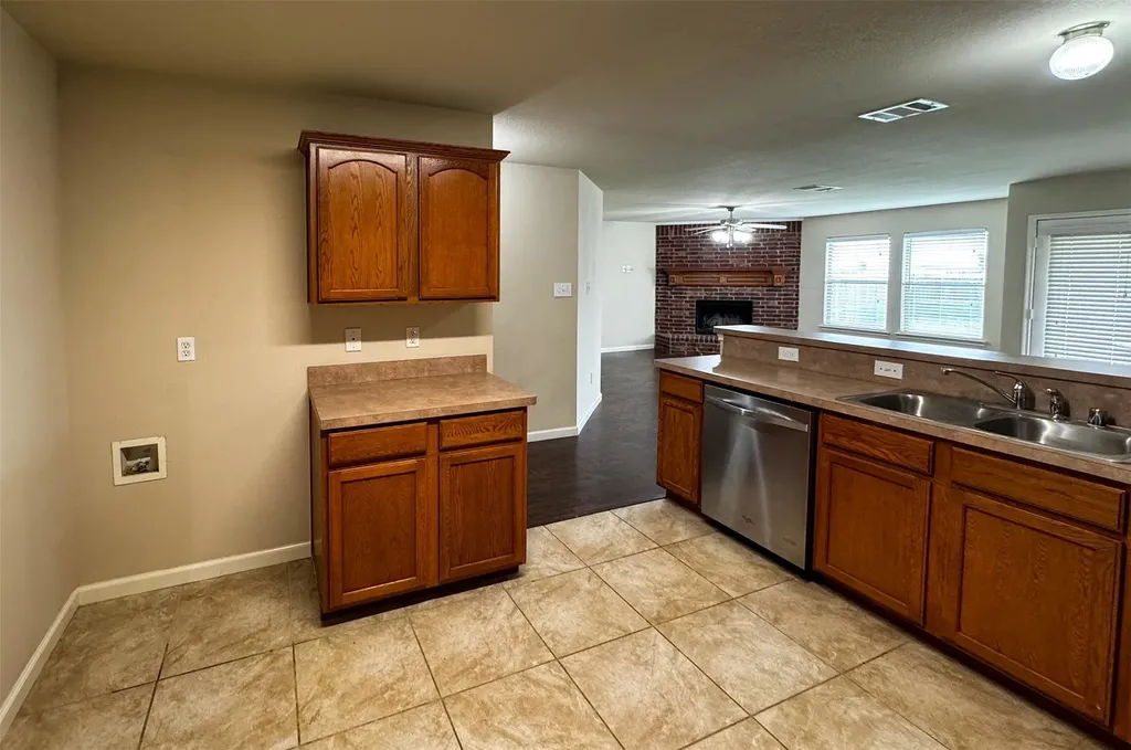 2016 Kings Forest Drive Heartland TX 75126