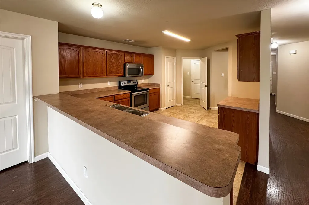 2016 Kings Forest Drive Heartland TX 75126