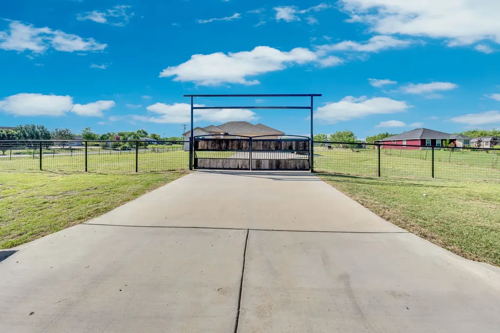 656 Bunk House Road Venus TX 76084