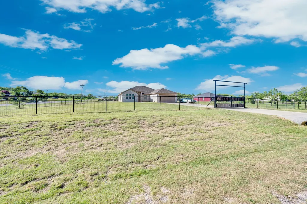 656 Bunk House Road Venus TX 76084