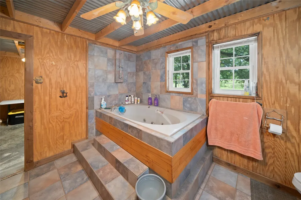14643 County Road 4060 Scurry TX 75158