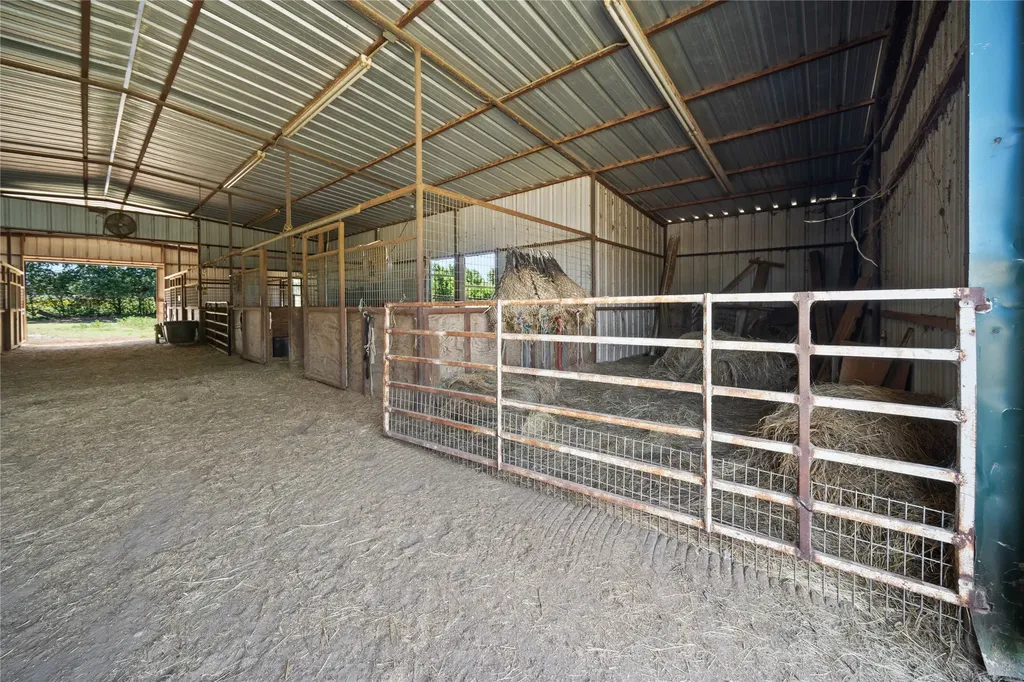 14643 County Road 4060 Scurry TX 75158