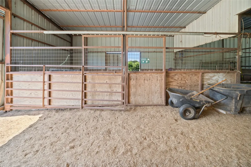 14643 County Road 4060 Scurry TX 75158
