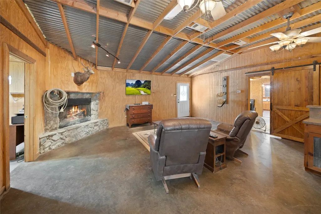 14643 County Road 4060 Scurry TX 75158