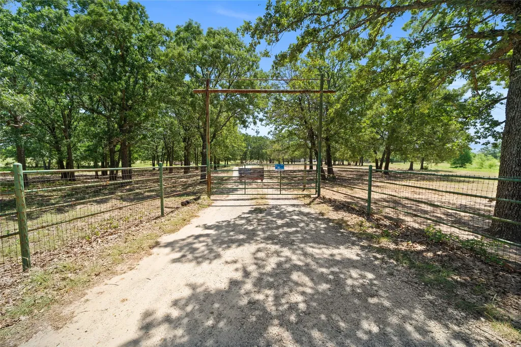 14643 County Road 4060 Scurry TX 75158