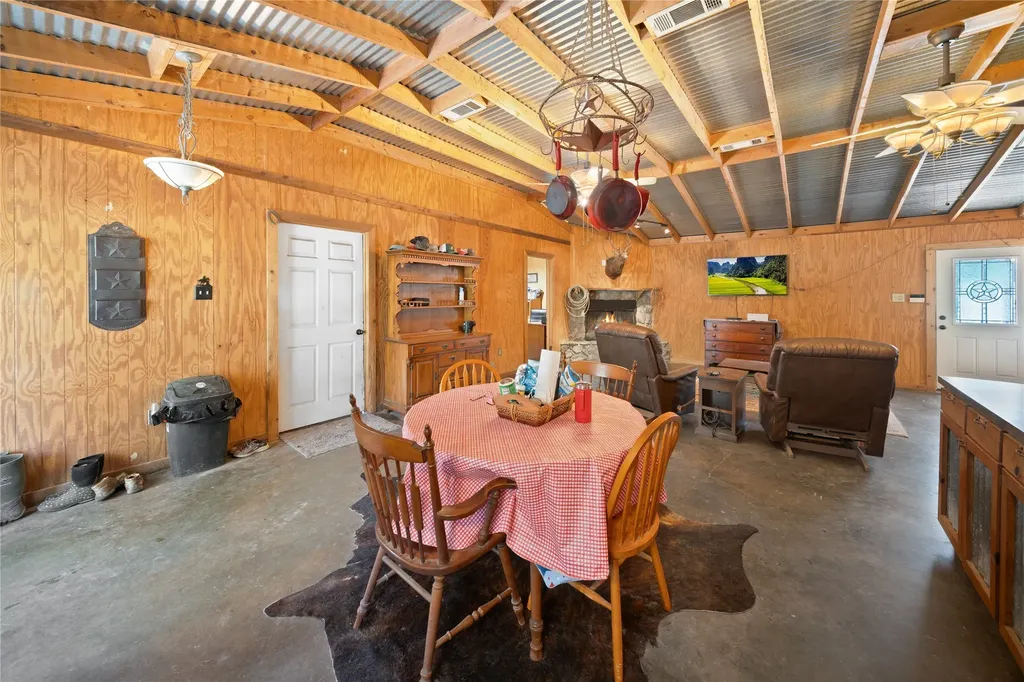 14643 County Road 4060 Scurry TX 75158