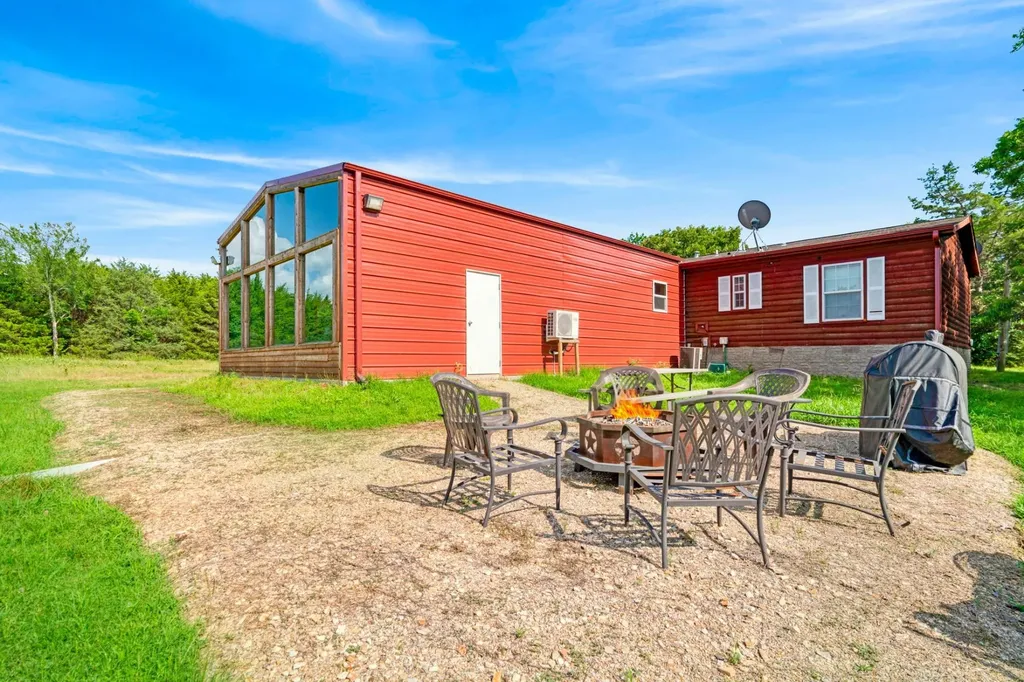 1101 County Road 2810 Honey Grove TX 75446