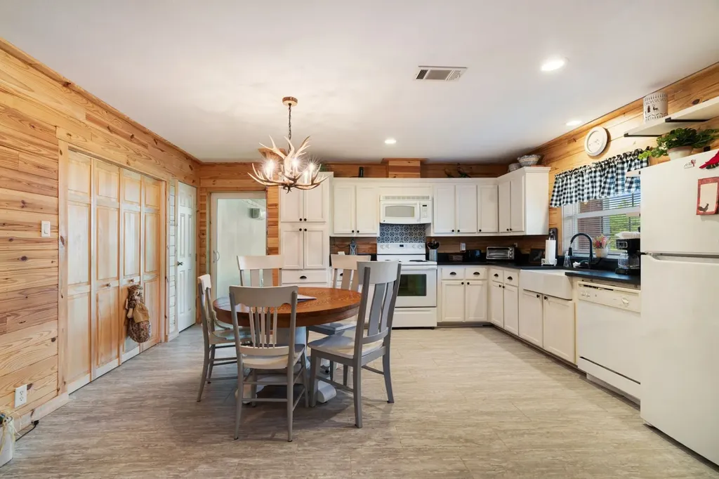 1101 County Road 2810 Honey Grove TX 75446