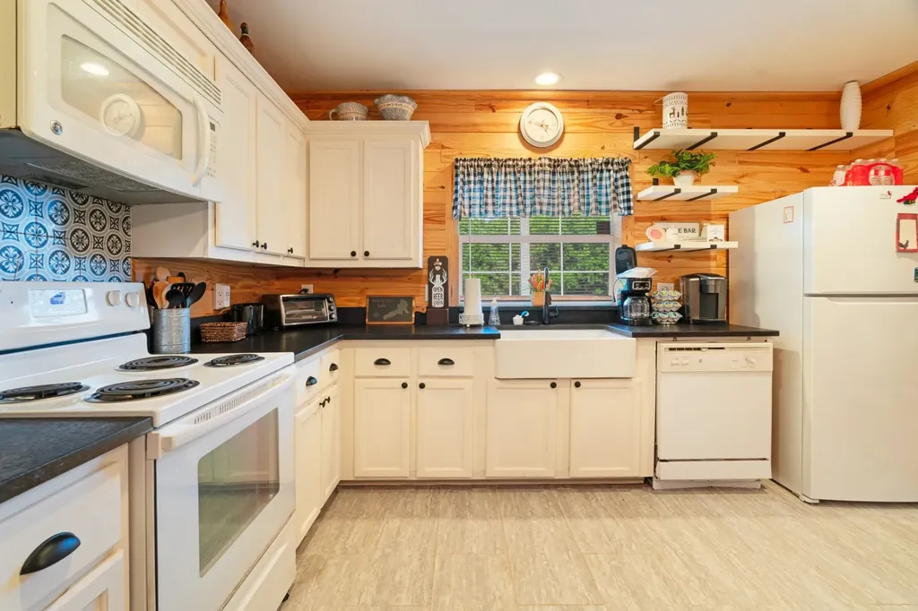 1101 County Road 2810 Honey Grove TX 75446