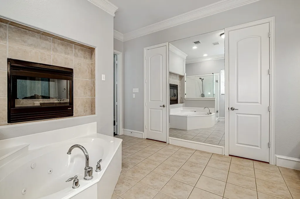 828 Thomas Crossing Drive Fort Worth TX 76028