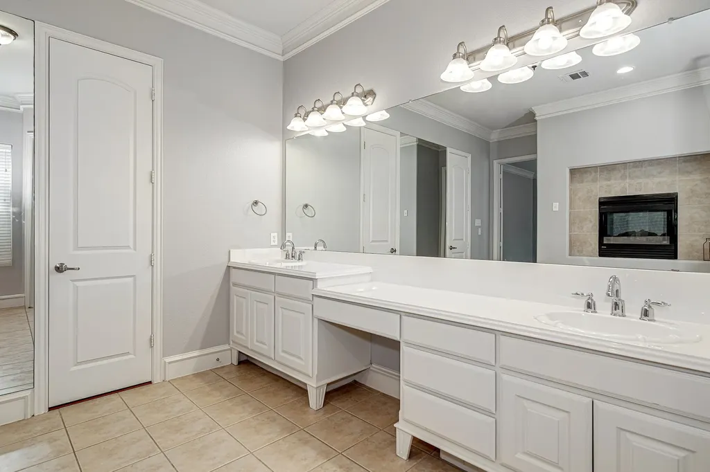 828 Thomas Crossing Drive Fort Worth TX 76028