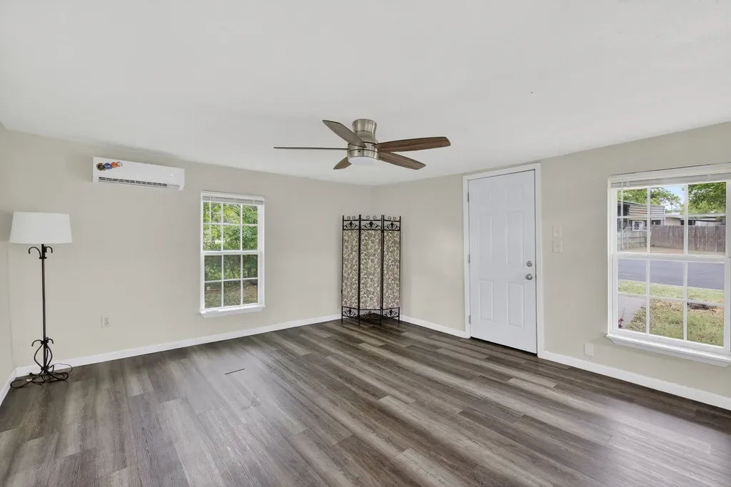1008 Van Winkle Street Weatherford TX 76086