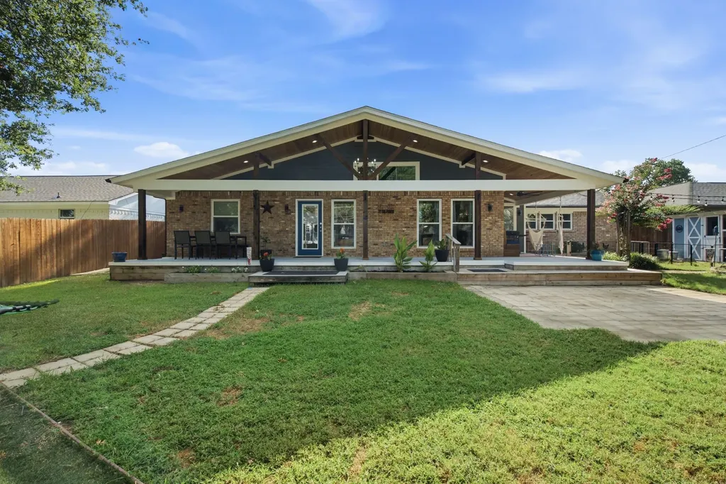 2116 Stonegate Drive N Bedford TX 76021