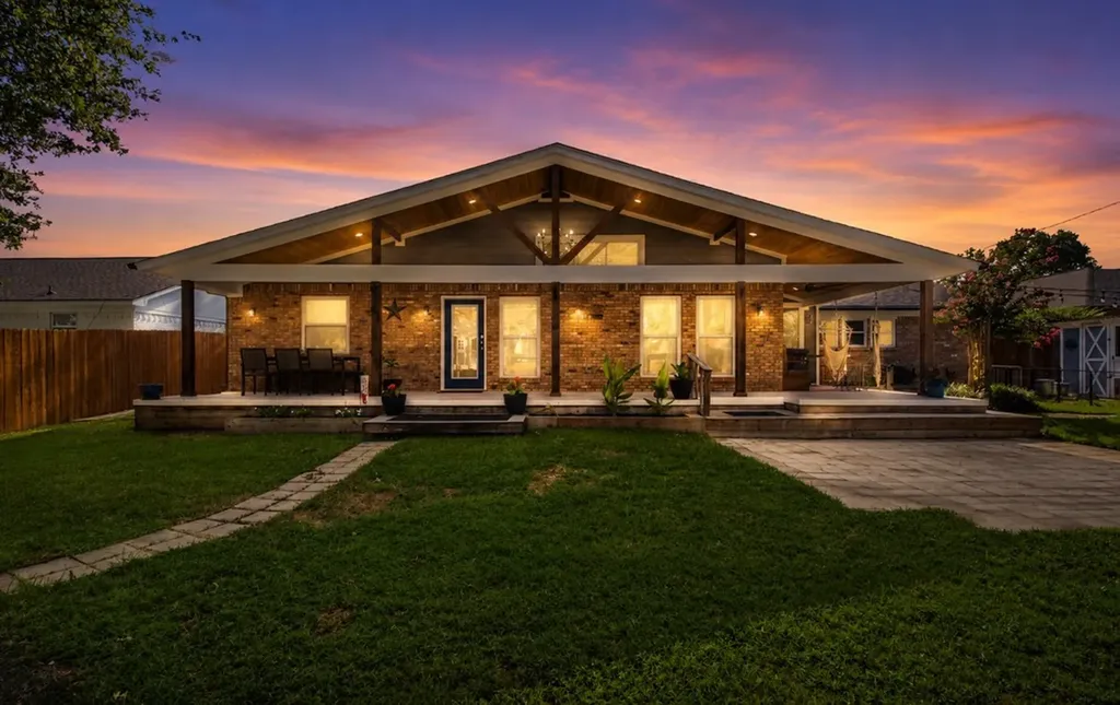 2116 Stonegate Drive N Bedford TX 76021
