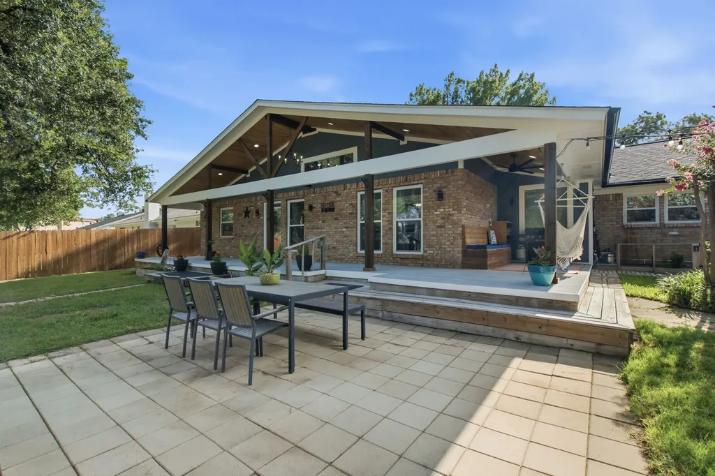 2116 Stonegate Drive N Bedford TX 76021