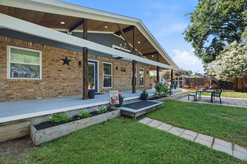 2116 Stonegate Drive N Bedford TX 76021