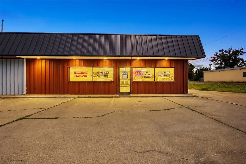 415 S Highway 37 Mount Vernon TX 75457