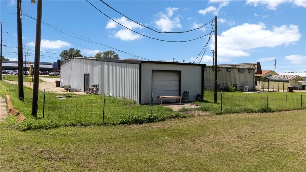 415 S Highway 37 Mount Vernon TX 75457