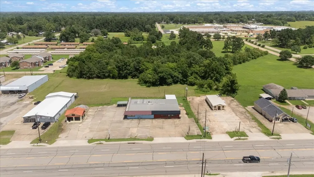 415 S Highway 37 Mount Vernon TX 75457