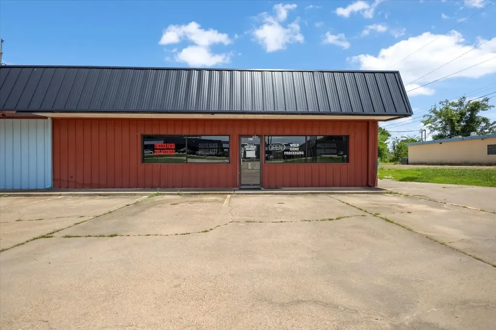 415 S Highway 37 Mount Vernon TX 75457