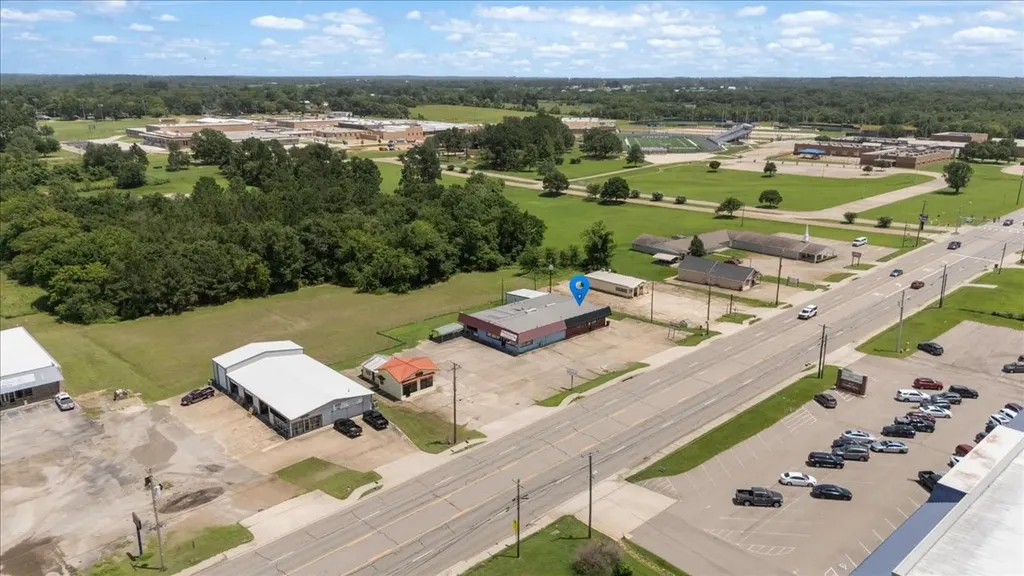 415 S Highway 37 Mount Vernon TX 75457
