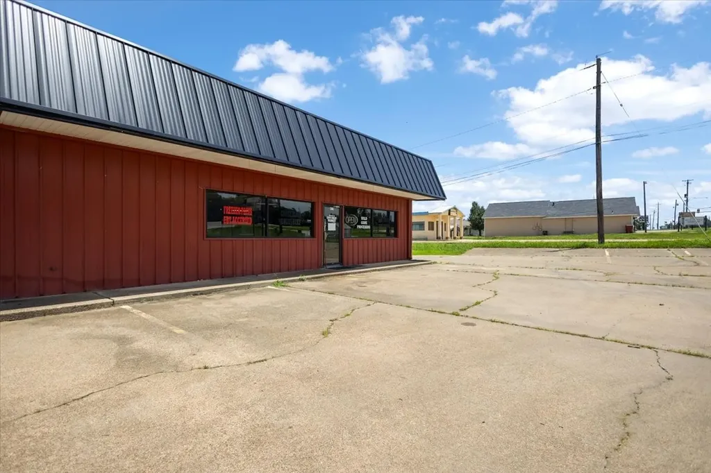 415 S Highway 37 Mount Vernon TX 75457