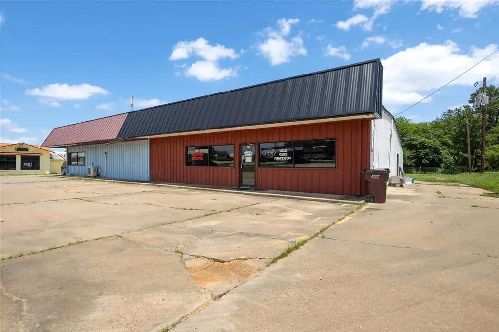 415 S Highway 37 Mount Vernon TX 75457