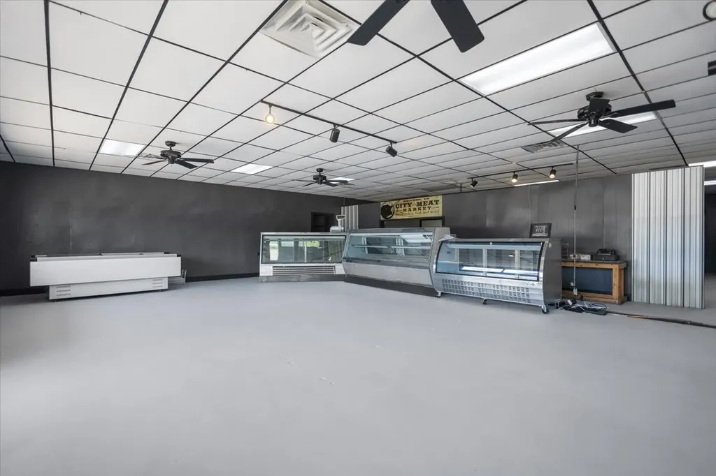 415 S Highway 37 Mount Vernon TX 75457