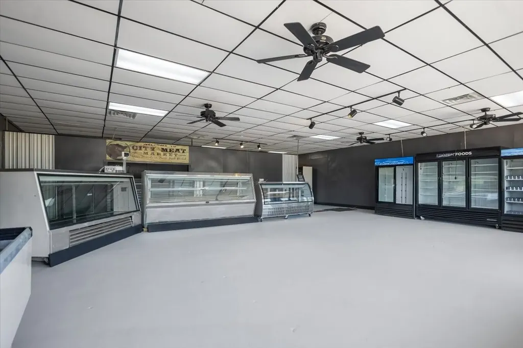 415 S Highway 37 Mount Vernon TX 75457