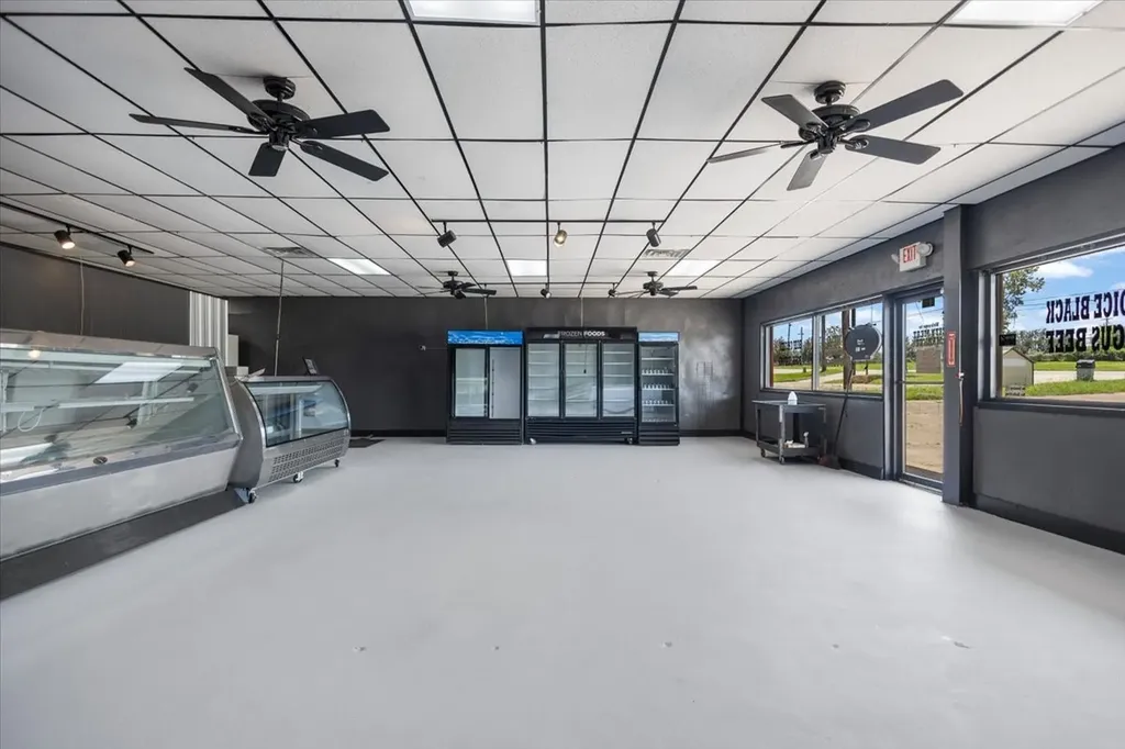 415 S Highway 37 Mount Vernon TX 75457