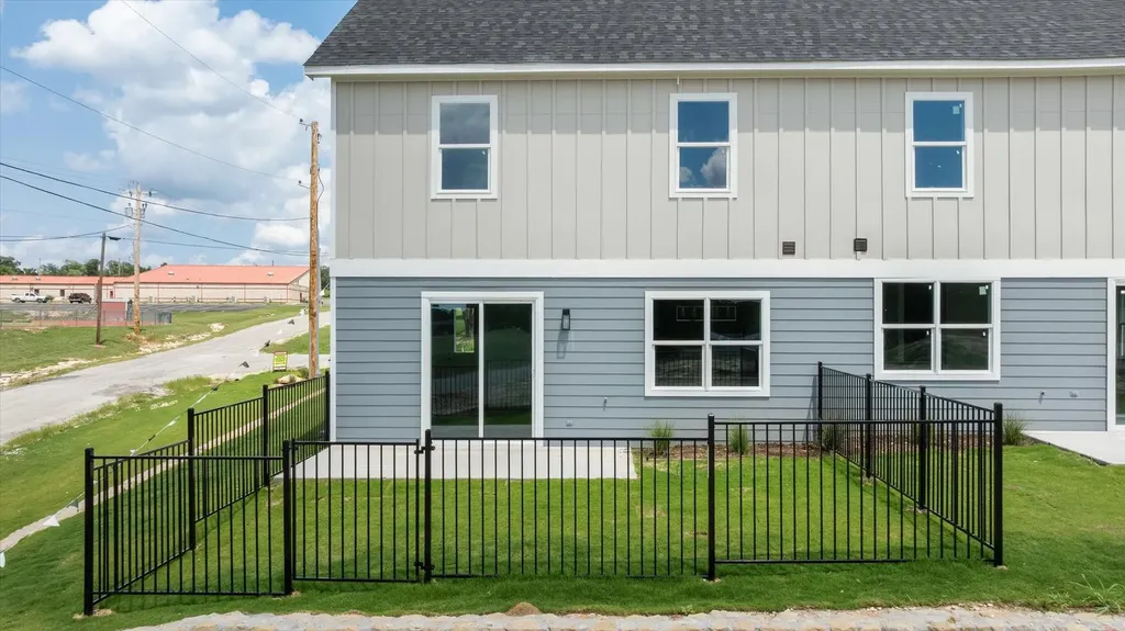 710 N Sycamore Street Hico TX 76457