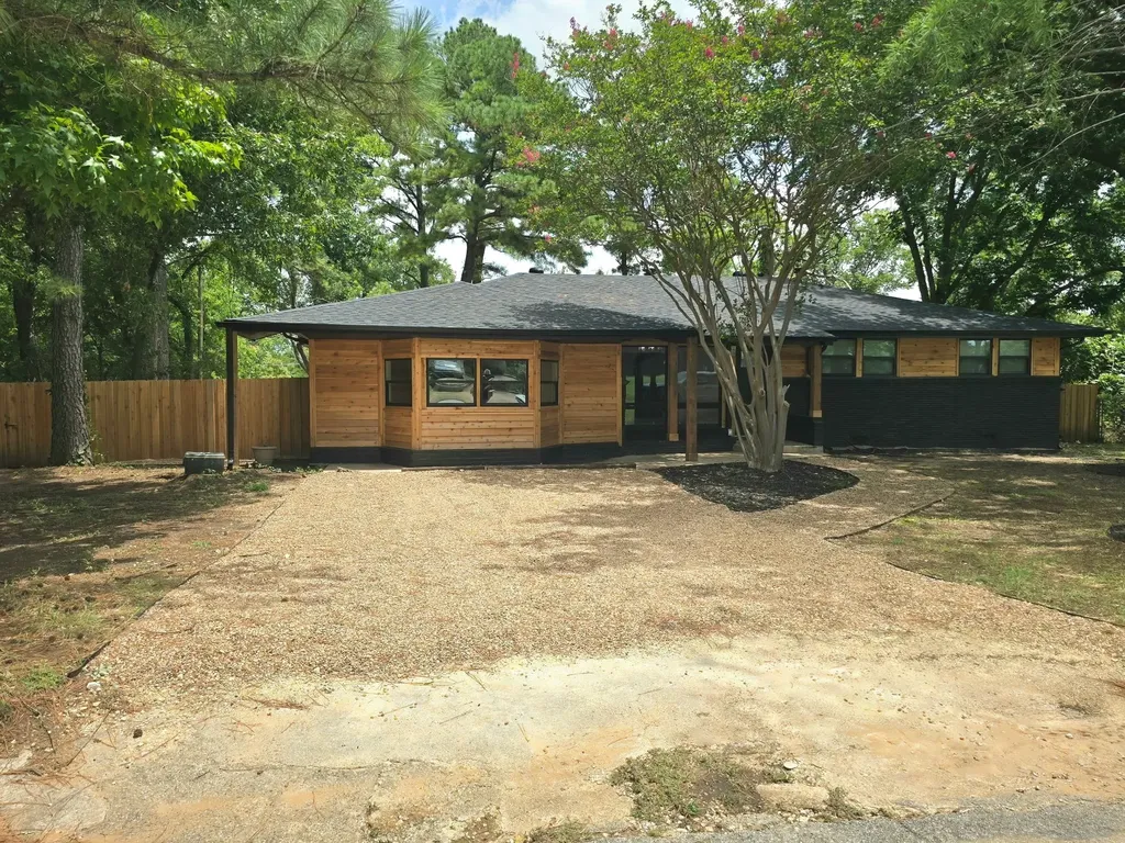404 W Hillcrest Street Keene TX 76059