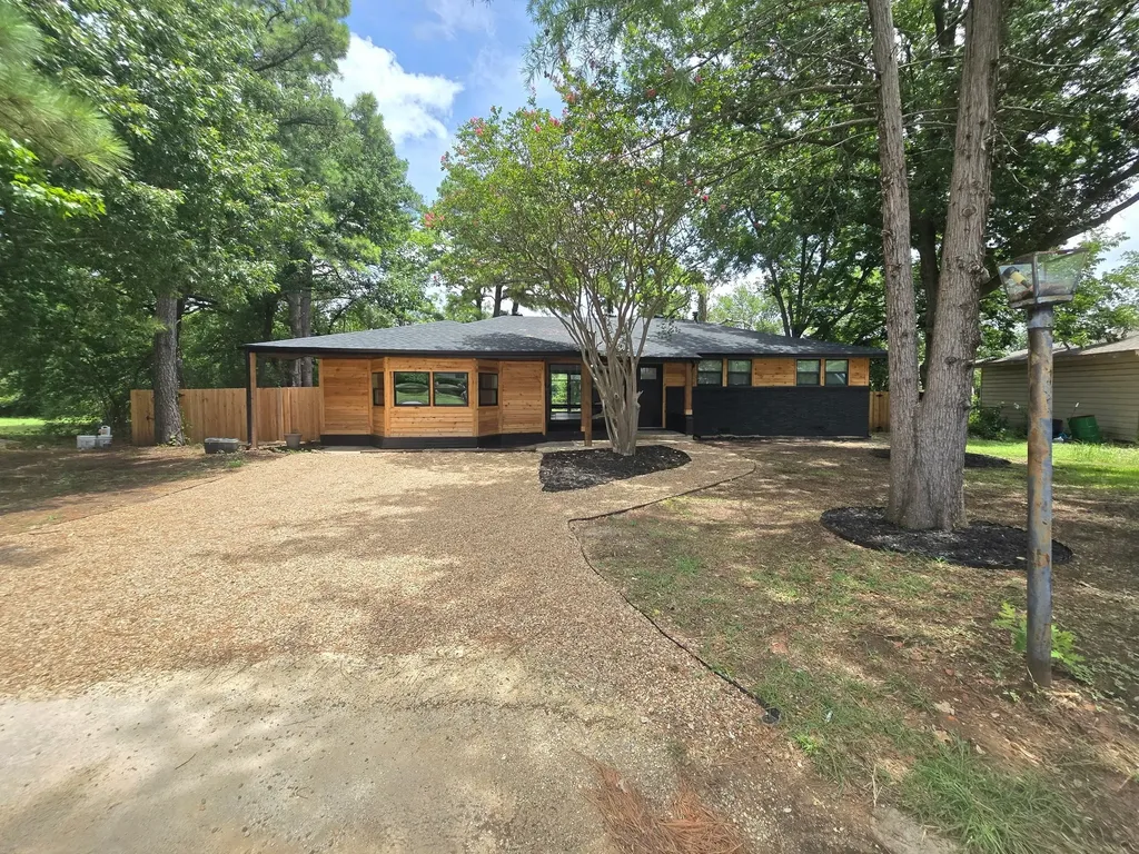 404 W Hillcrest Street Keene TX 76059