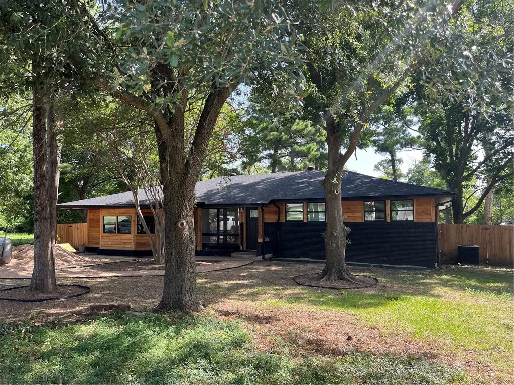 404 W Hillcrest Street Keene TX 76059