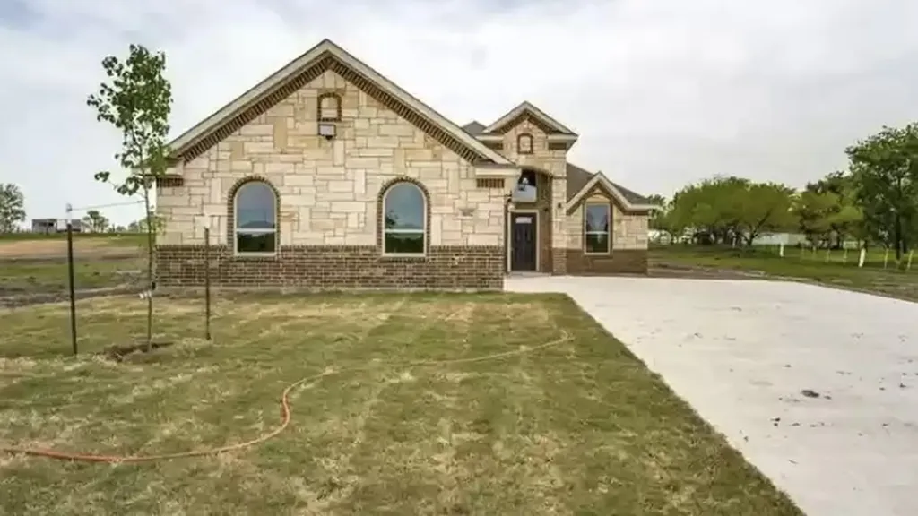 8008 County Road 1058 Rice TX 75155