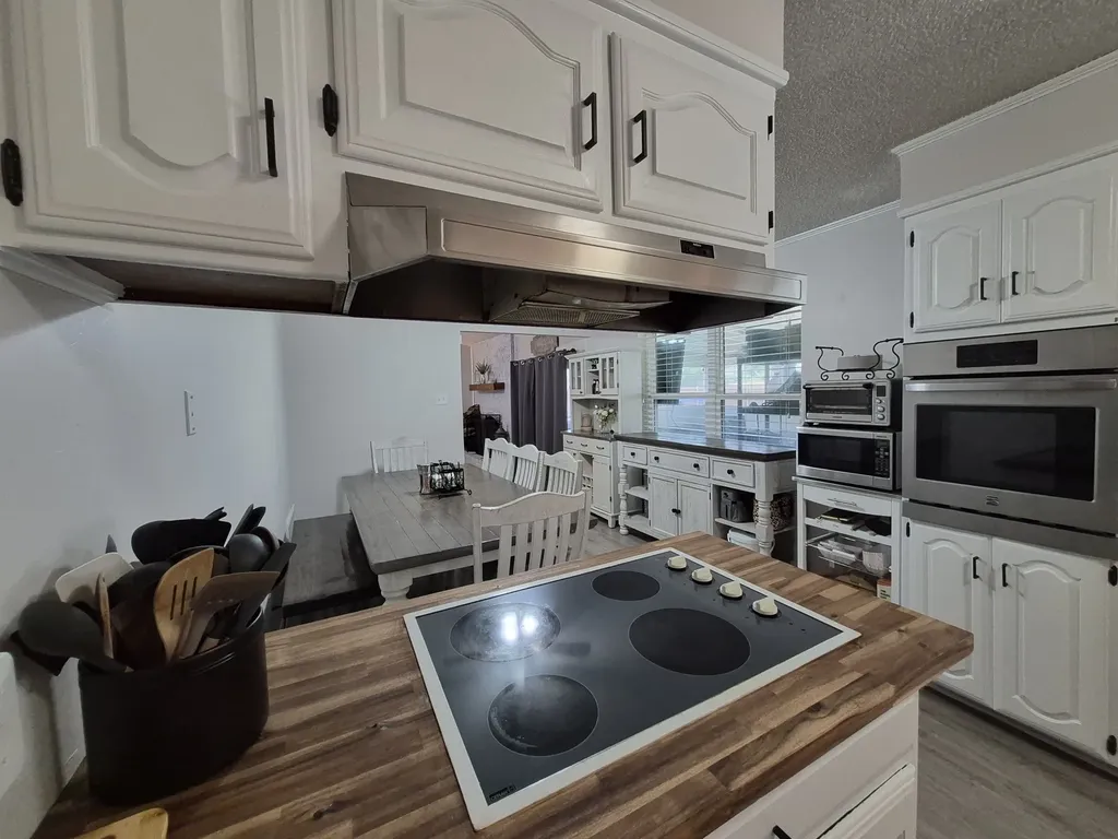 405 W Lindenwood Lane Hewitt TX 76643