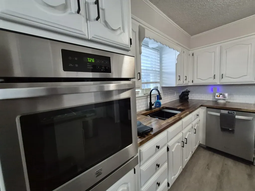 405 W Lindenwood Lane Hewitt TX 76643