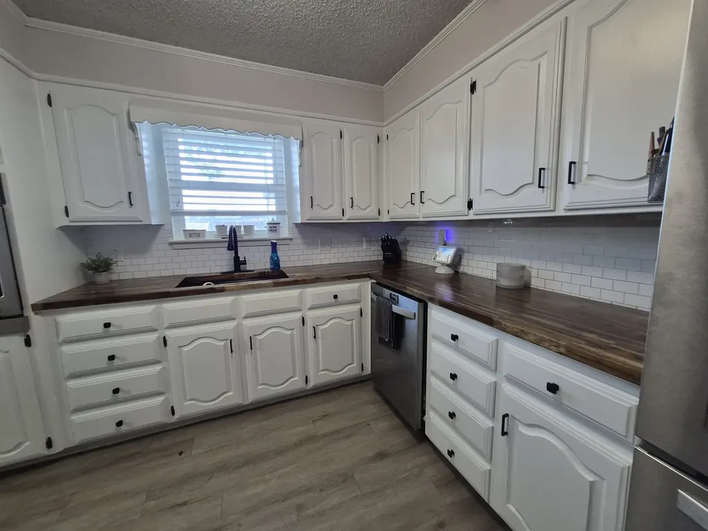 405 W Lindenwood Lane Hewitt TX 76643