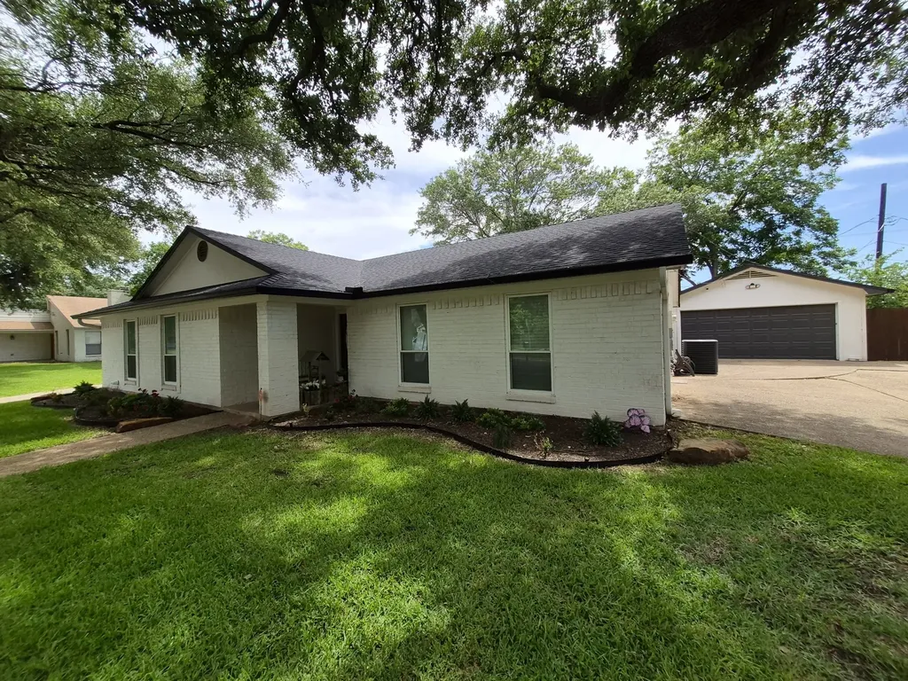 405 W Lindenwood Lane Hewitt TX 76643