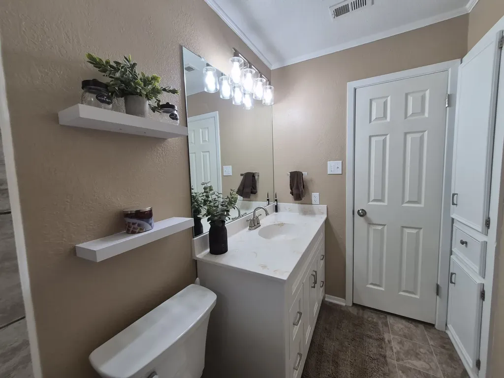 405 W Lindenwood Lane Hewitt TX 76643