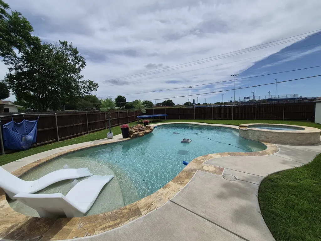 405 W Lindenwood Lane Hewitt TX 76643
