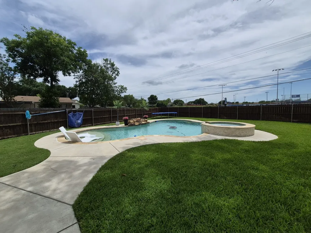 405 W Lindenwood Lane Hewitt TX 76643