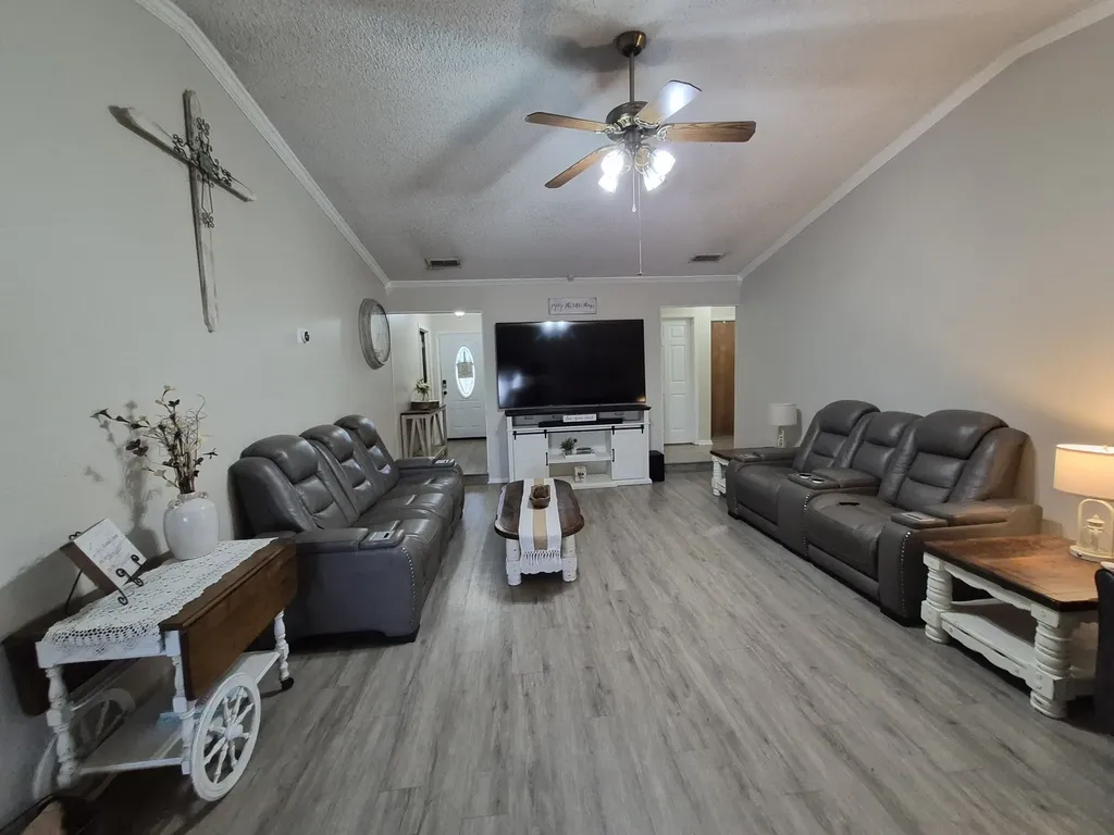 405 W Lindenwood Lane Hewitt TX 76643